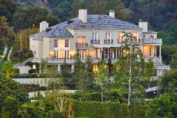 Conheça a nova mansão milionária de Lebron James, em Los Angeles