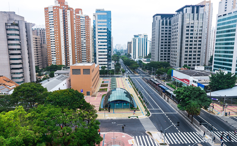 Explore Moema e conheça mais do bairro que está entre os mais desejados de São Paulo.