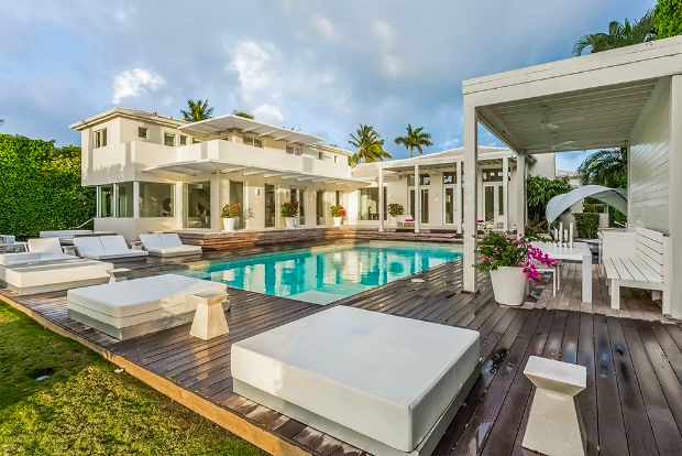 Shakira coloca mansão em Miami à venda por R$ 86,7 milhões