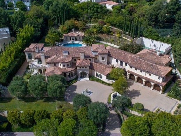 Sofia Vergara e Joe Manganiello compram mansão de R$ 127 milhões em Beverly Hills