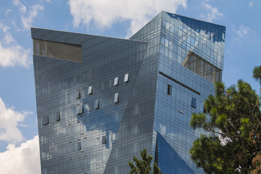 Quer explorar um dos mais renomados edifícios de São Paulo? Vem conhecer mais detalhes do Vitra!