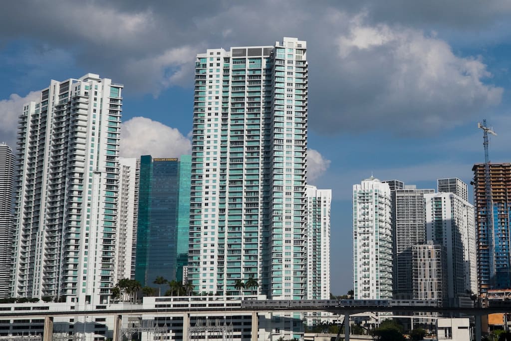 Miami bate recorde com transação de R$ 3,2 bilhões: O novo paradigma do mercado ultra-luxury e as oportunidades para brasileiros