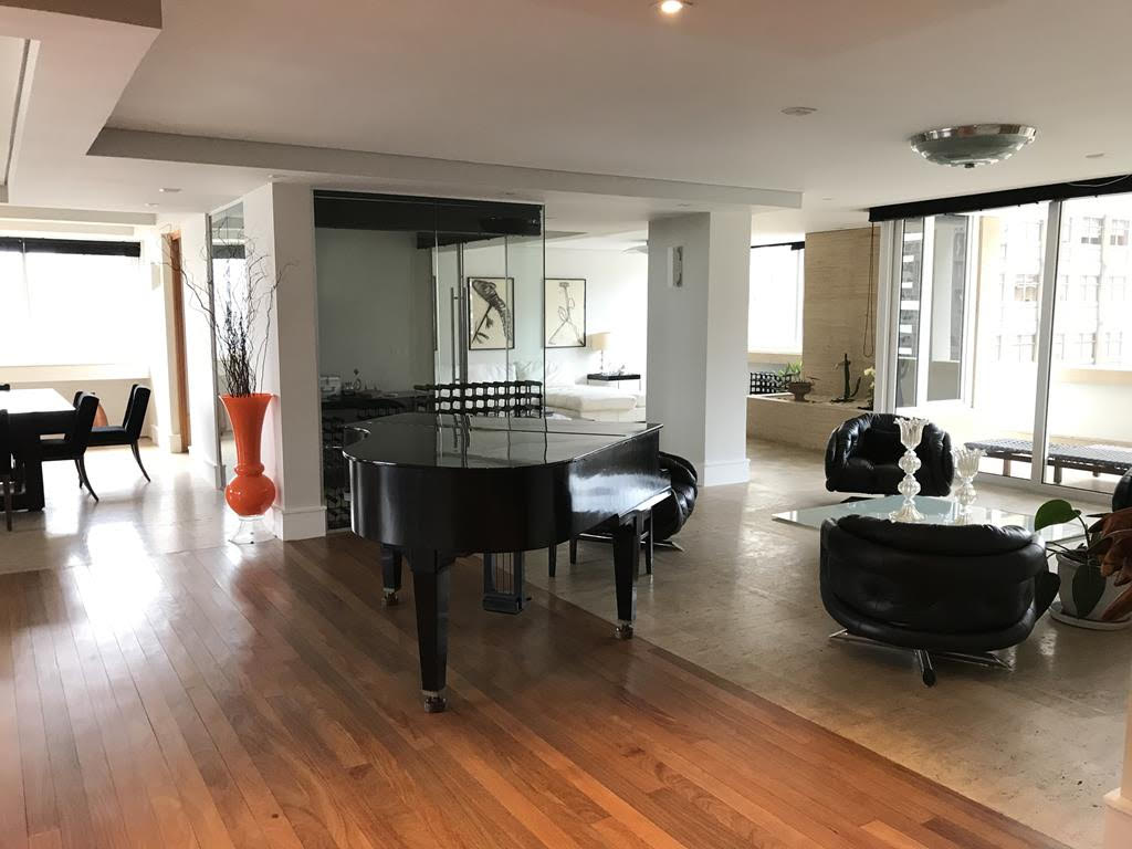 Um apartamento “paulistamente” cultural.